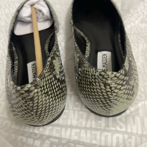 Steve Madden Green Snakeskin Women's flat pointed toe size 8.5 New no box.R14 - Picture 6 of 6